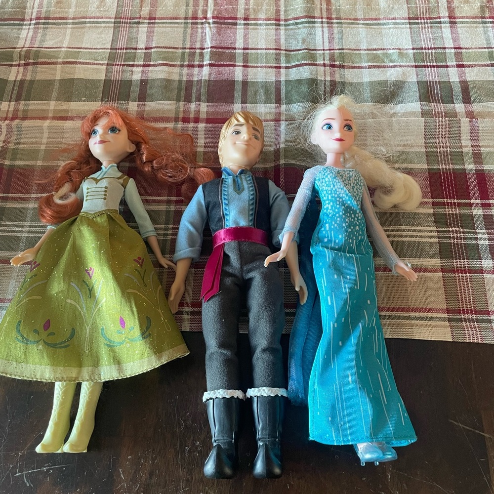 Elsa, Anna n kristoff doll set plus cup with straw and snack container